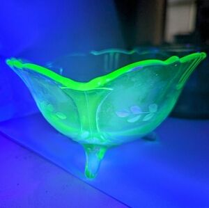 One Uranium Glass Bowl (Depression glass/Vaseline glass)